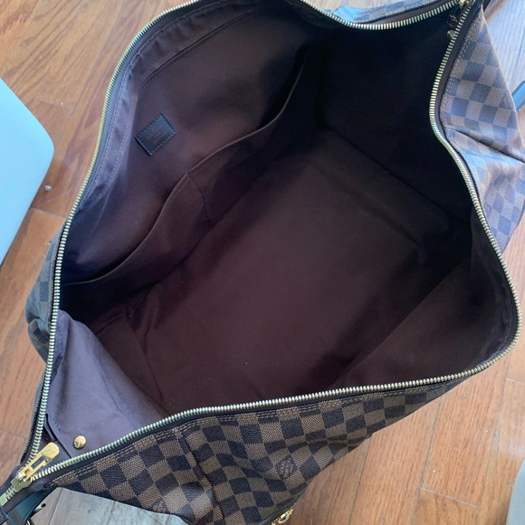 Louis Vuitton Luggage - Picture 5 of 9